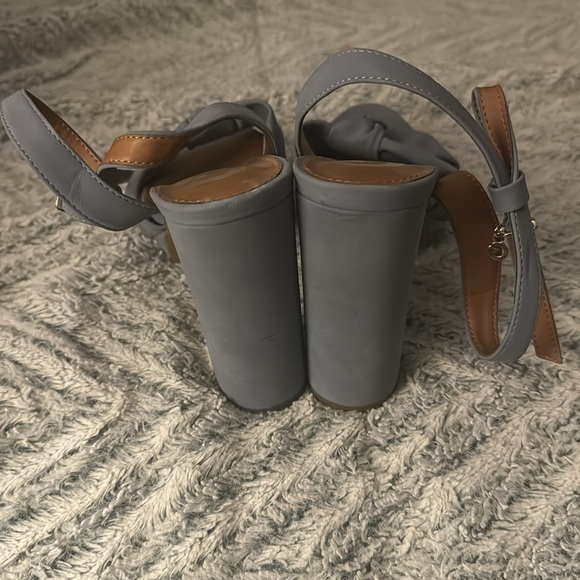 Guess - Picture 3 of 4